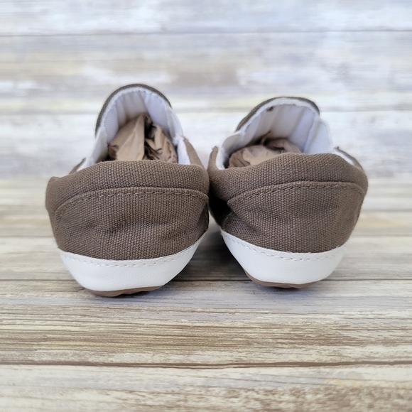 NWT Izzy & Roo Brown & White Striped Canvas Slip-On Shoes Baby Size 24-30 Months - Picture 7 of 9